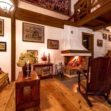 Dworek Wiktorowo Hotel Budki Petrykowskie ภายนอก รูปภาพ
