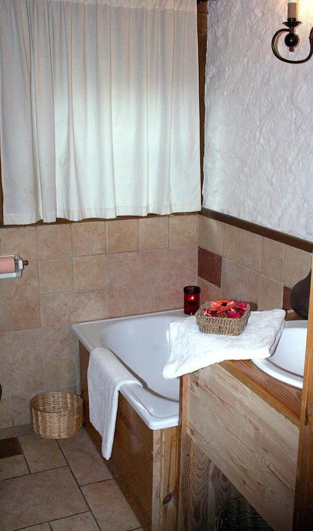 Dworek Wiktorowo Hotel Budki Petrykowskie ภายนอก รูปภาพ