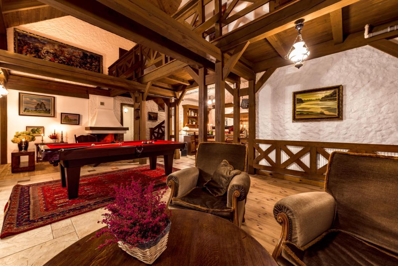 Dworek Wiktorowo Hotel Budki Petrykowskie ภายนอก รูปภาพ