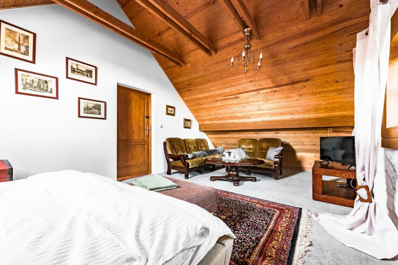 Dworek Wiktorowo Hotel Budki Petrykowskie ภายนอก รูปภาพ