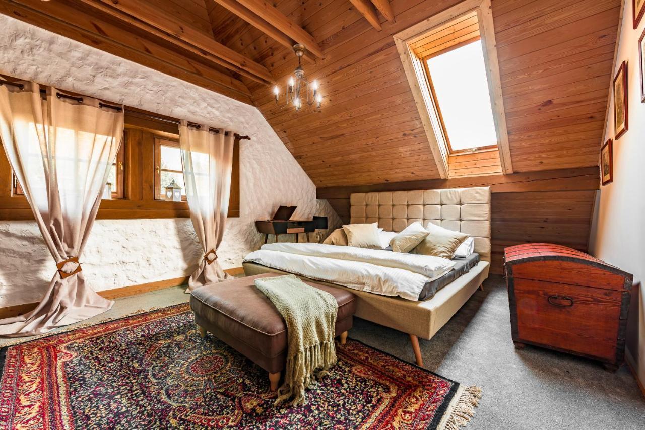 Dworek Wiktorowo Hotel Budki Petrykowskie ภายนอก รูปภาพ