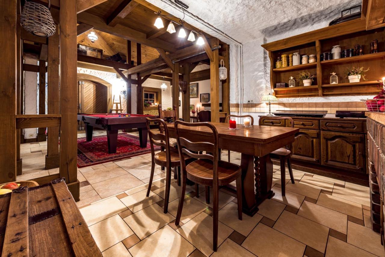 Dworek Wiktorowo Hotel Budki Petrykowskie ภายนอก รูปภาพ