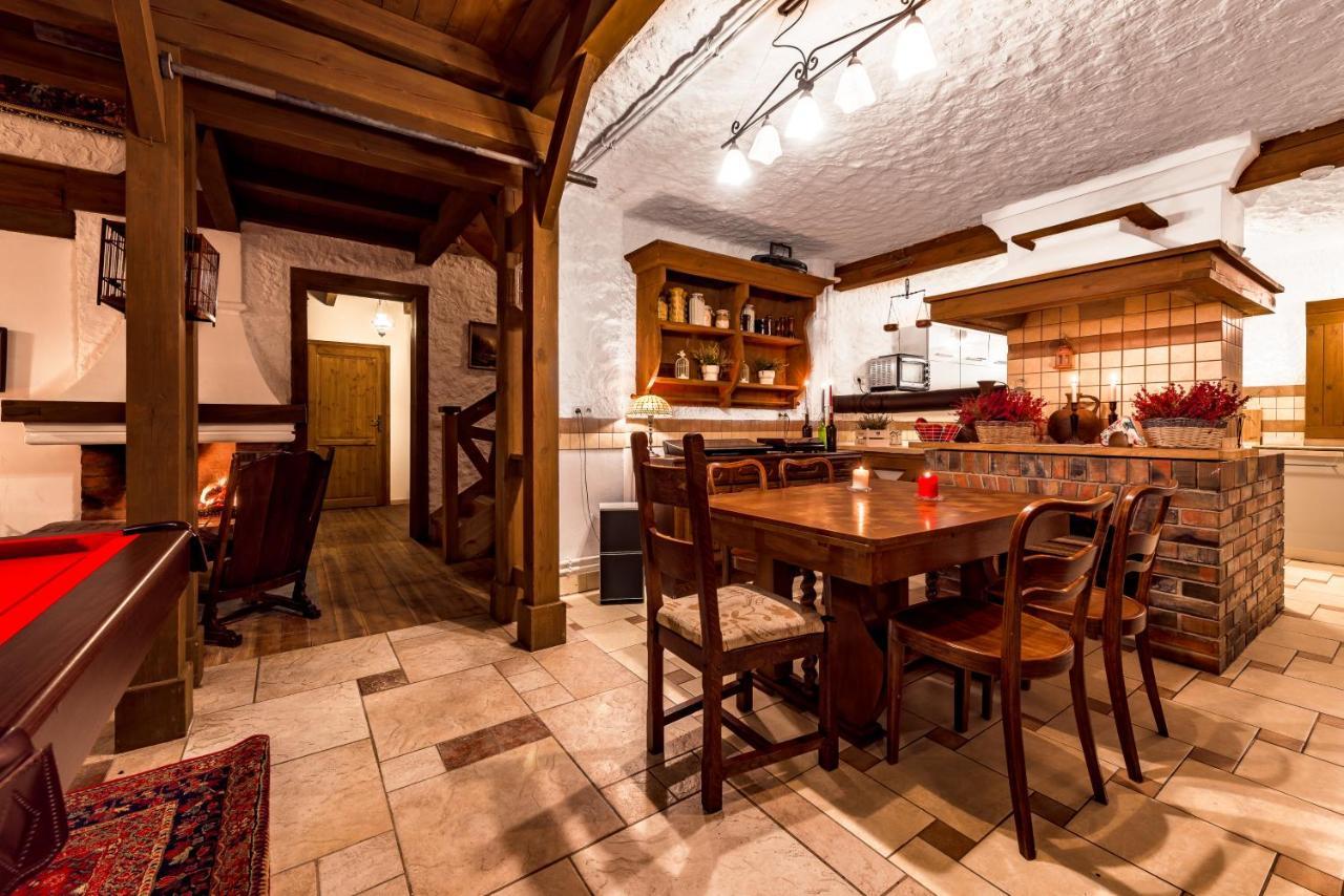 Dworek Wiktorowo Hotel Budki Petrykowskie ภายนอก รูปภาพ